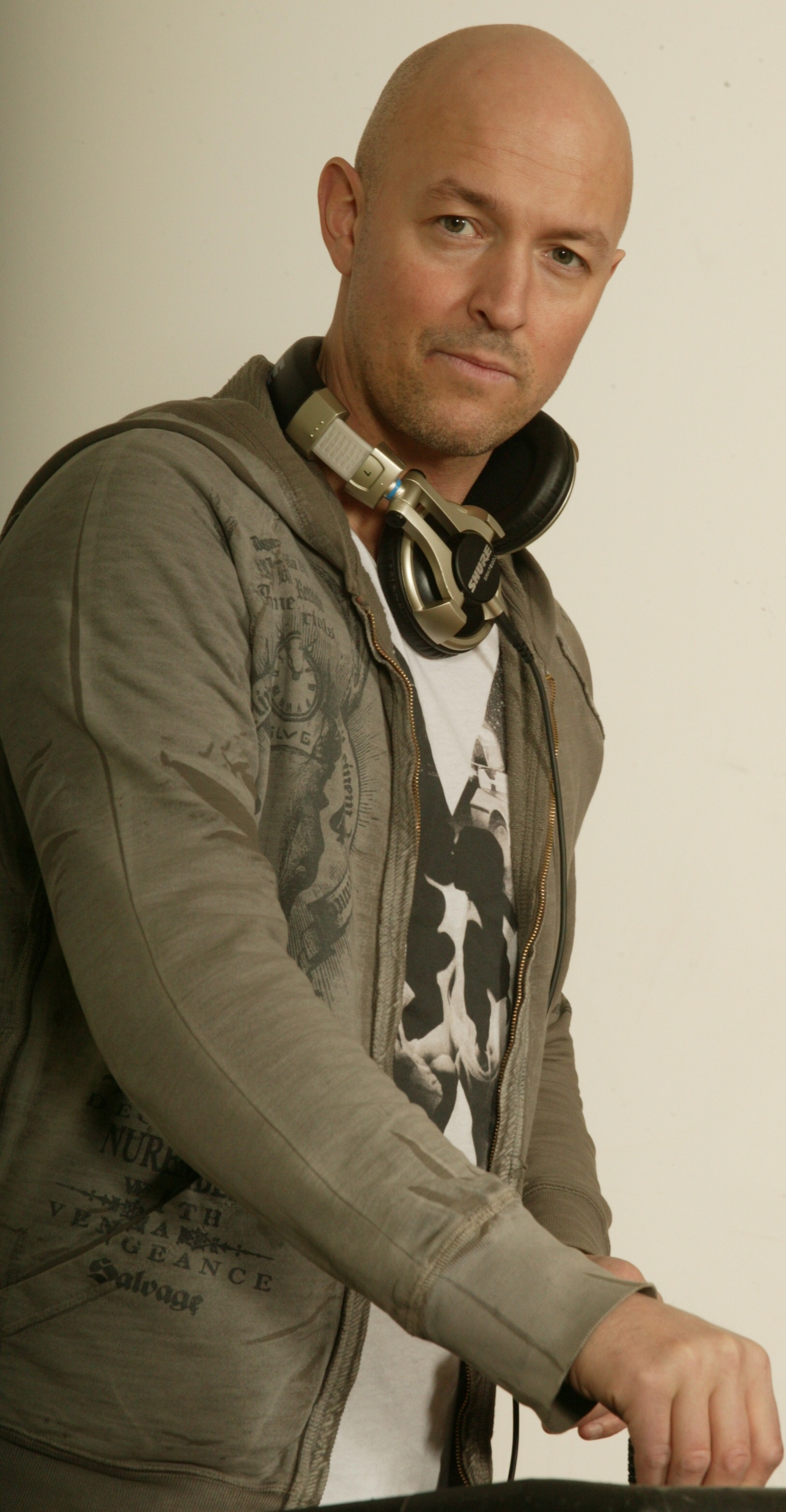 DJ 002-1